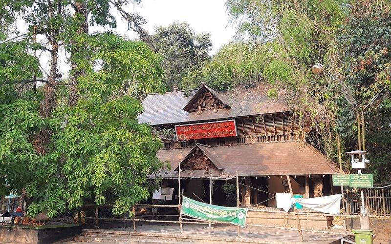 മണ്ണാറശാല നാഗരാജ ക്ഷേത്ര ദർശനം